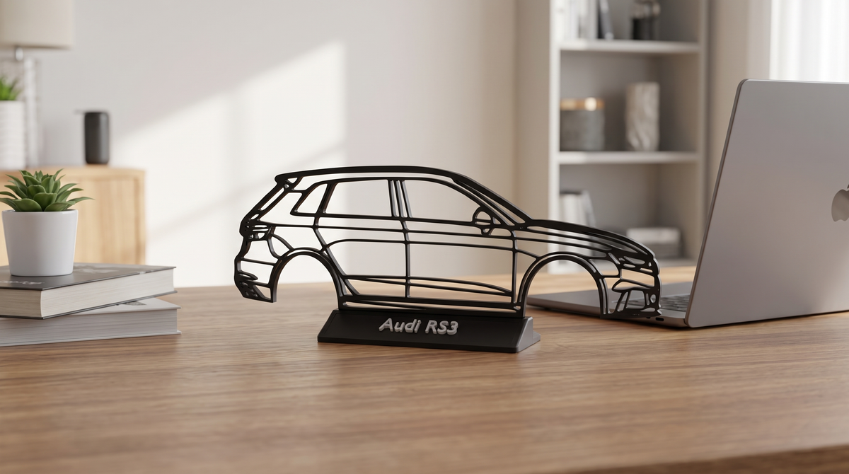 Audi RS3 Silhouette als Deko auf dem Schreibtisch