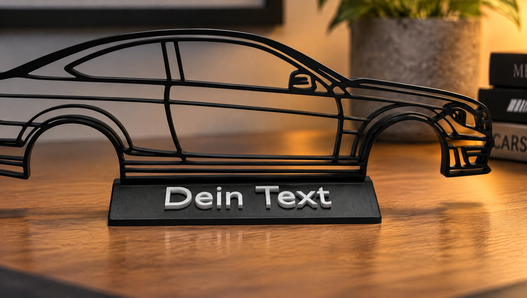 Mercedes C63 AMG W204 Silhouette mit personalisiertem Schriftzug auf dem Schreibtisch